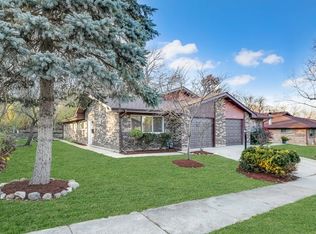 1126 Fulton Dr, Streamwood, IL 60107