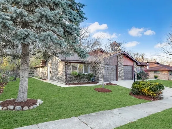 1126 Fulton Dr, Streamwood, IL 60107