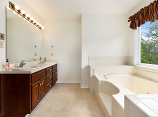 6990 Highfields Farm Dr, Roanoke, VA 24018