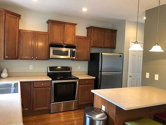 3rd image of 214 Lookout Heights Ln