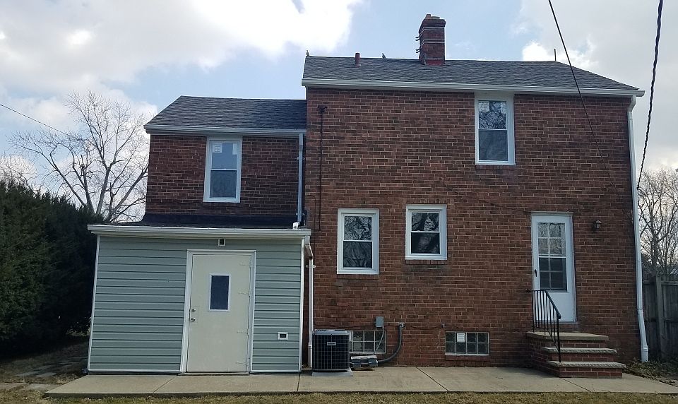 2nd image of 1666 Longwood Dr