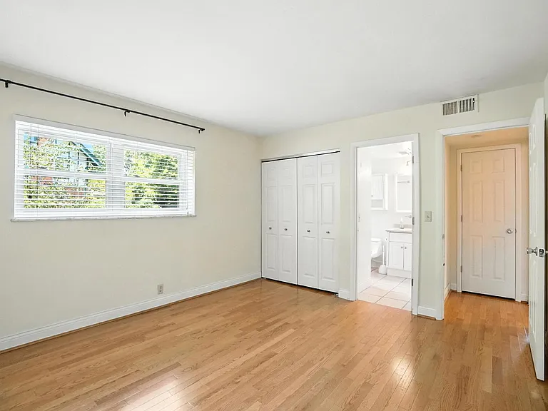 2270 Madison Rd #1B — Photo 1