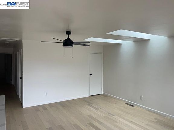 3rd image of 114 Baxter St