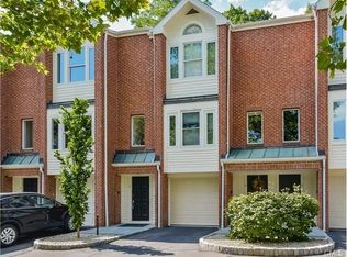 9 Pine Brook Ln #9, Darien, CT 06820