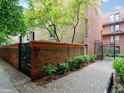 431 W Grant Pl APT C, Chicago, IL, 60614