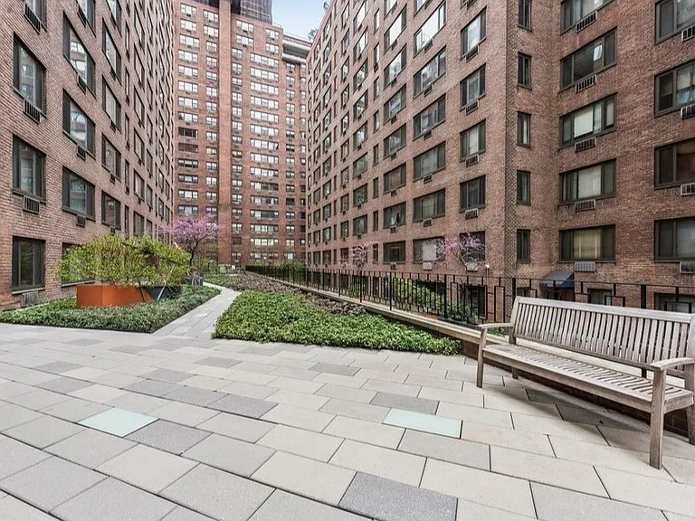 420 E 64th St #W1K — Photo 10