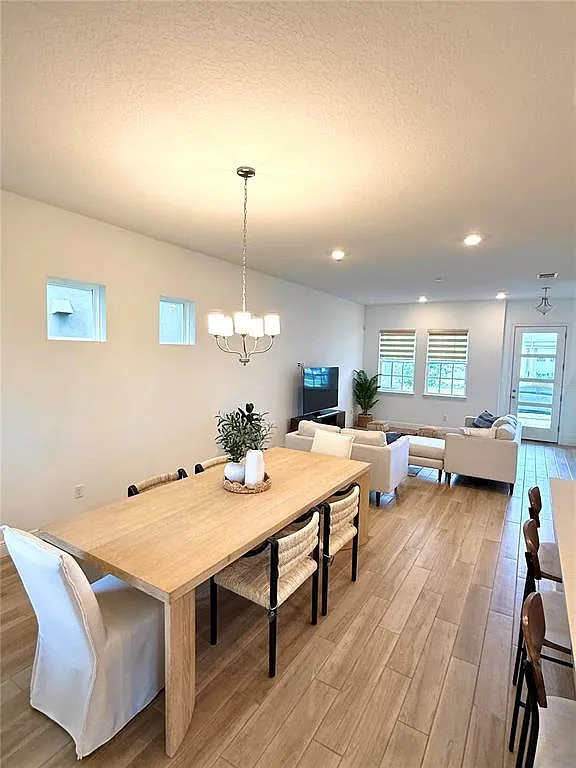 3 bed, 2.5 bath, 1987 sqft, $3,400 — Photo 2