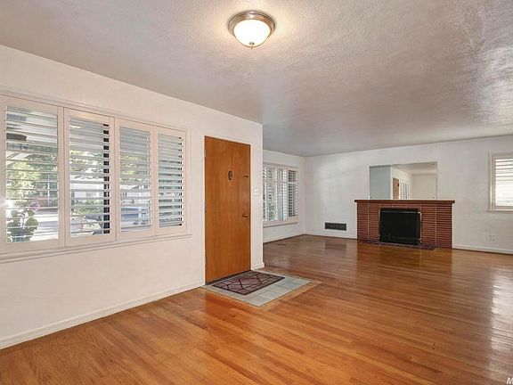 4th image of 1030 9th Ave