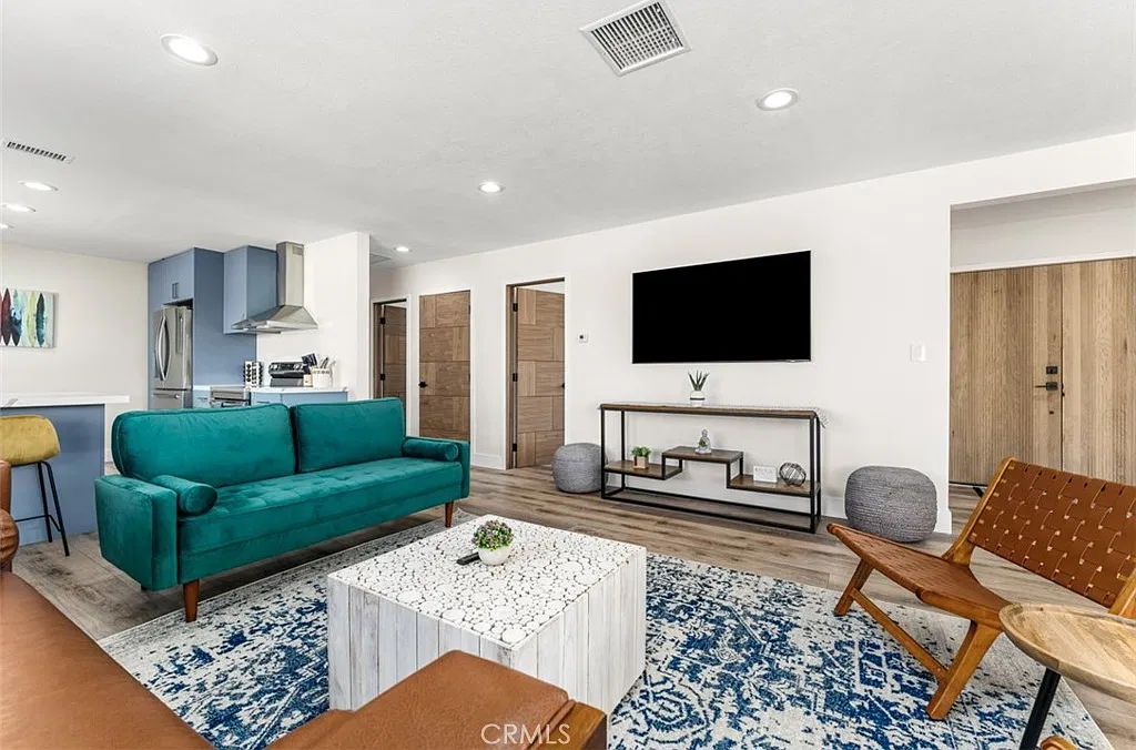 3 bed, 1468 sqft, $2,500 — Photo 2