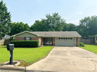 320 Robin Ln, Sallisaw, OK 74955