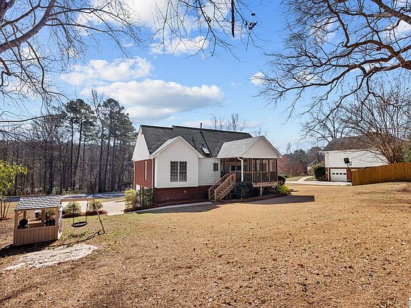 3rd image of 113 Woodbury Dr