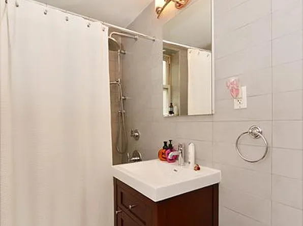 67-11 Yellowstone Boulevard image 1 of 10