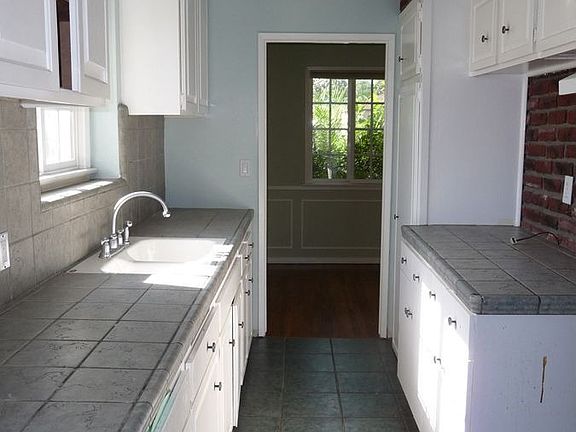 5th image of 2934 Ashmont Ave