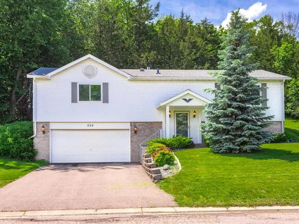 929 Deer Creek Pkwy, Belle Plaine, MN 56011