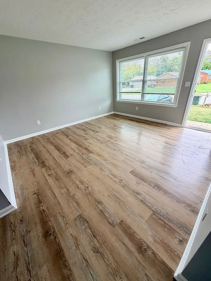 Cozy 3 Bed 1 Bath Home in Lexington KY — Photo 3