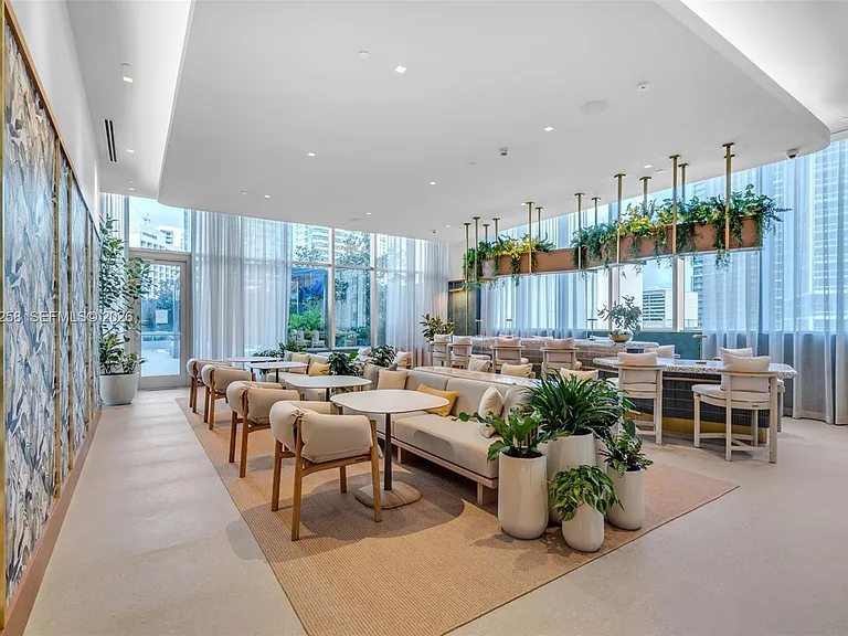 77 SE 5th St #Penthouse 03 — Photo 40