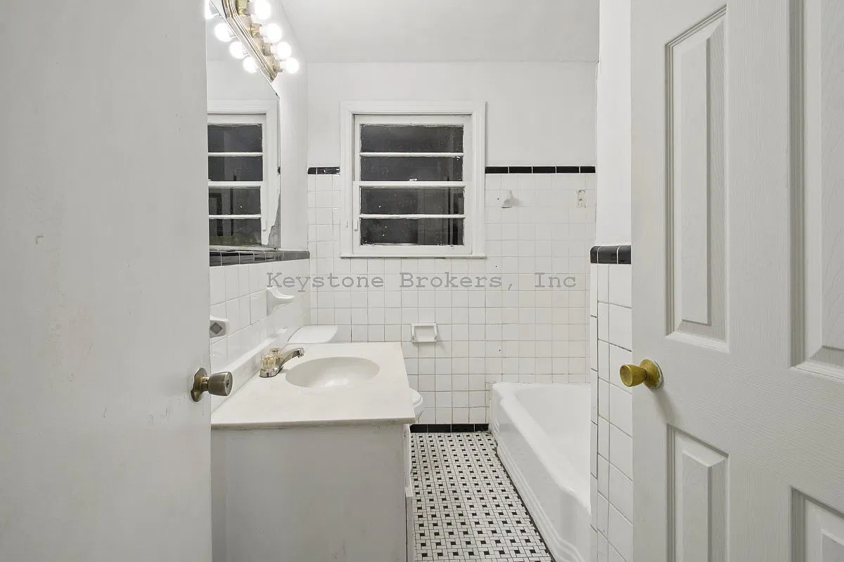 3 bed, 2.0 bath, 1404 sqft, $1,025 — Photo 4