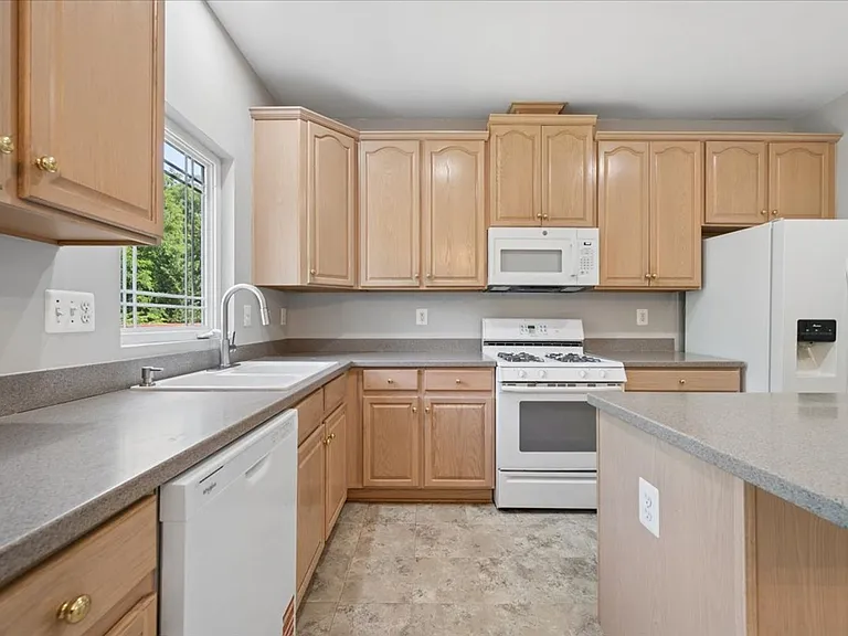1004 Collindale Ave — Photo 15