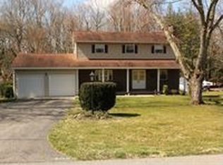 208 Forest Rd, Hurricane, WV 25526