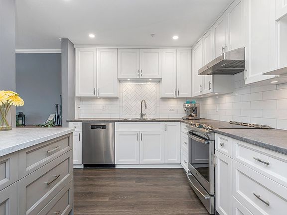 4th image of 2451 Gladwin Rd #225