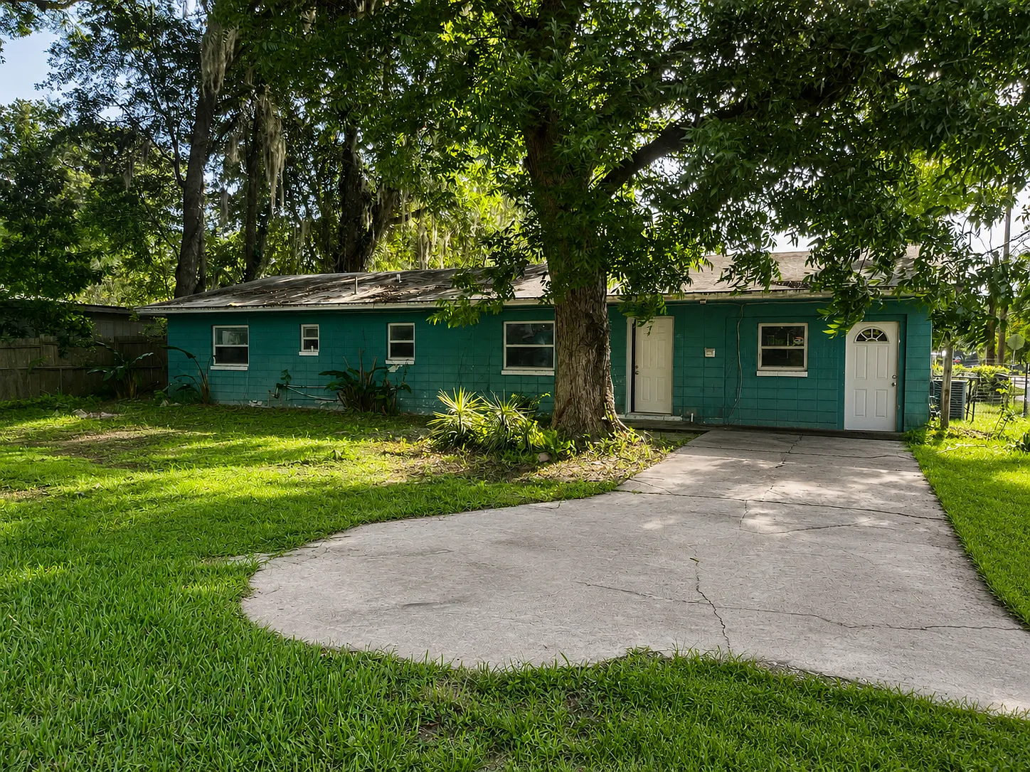 559 Wasson Ave — Photo 2