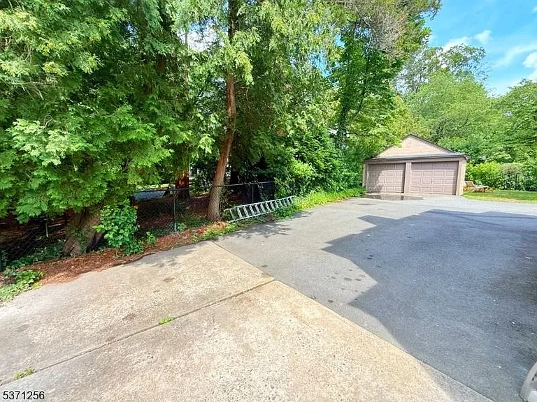 166 Washington Pl — Photo 10