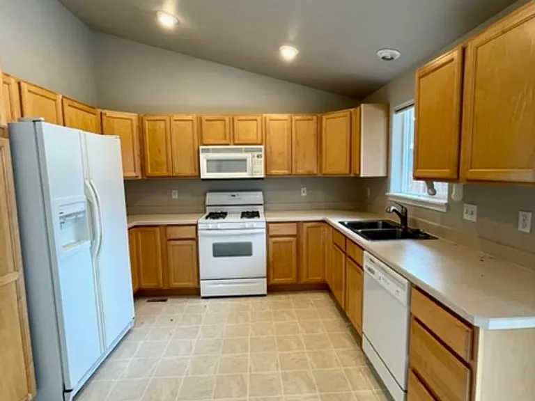 1157 SW Silver Lake Blvd — Photo 6