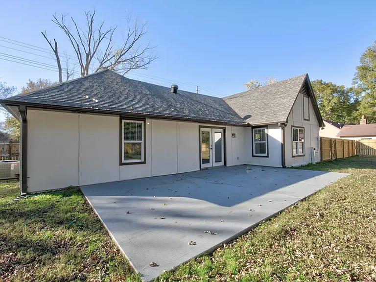 1048 Peterson Lake Rd — Photo 11