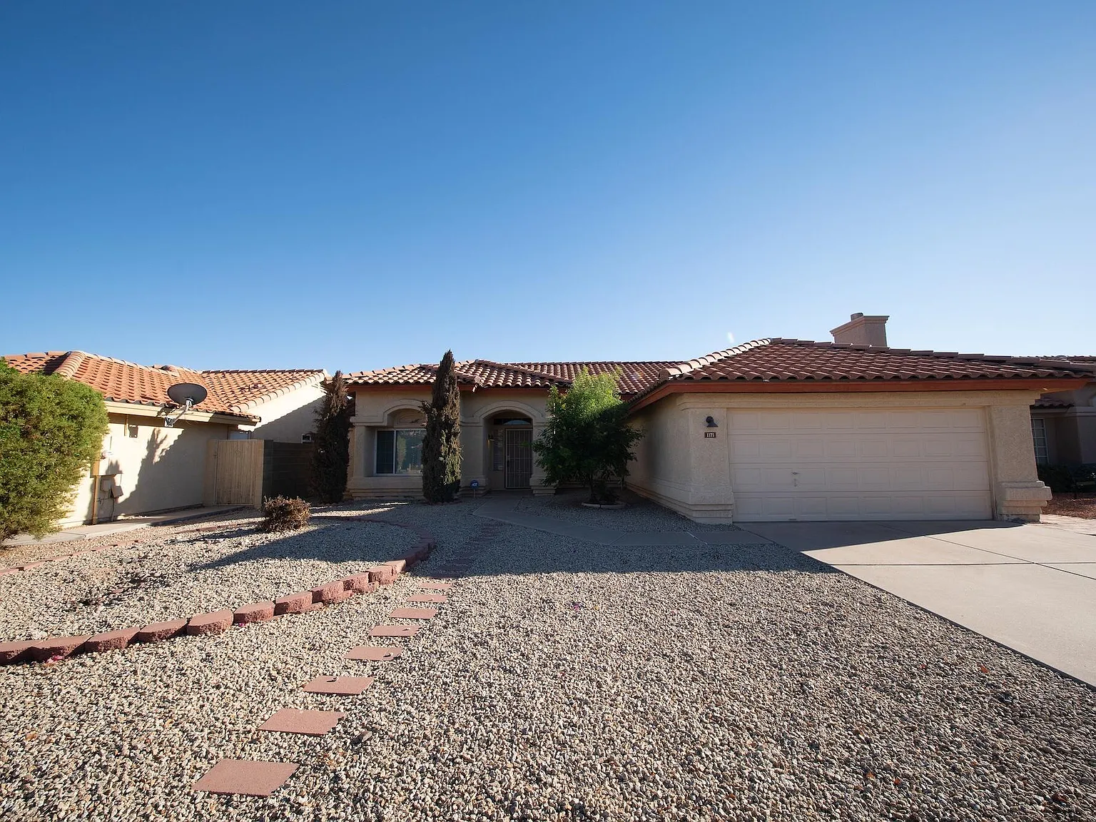 4 bed, 2.0 bath, 1915 sqft, $2,315 — Photo 1