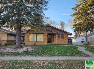 618 6th Ave, Sheldon, IA 51201