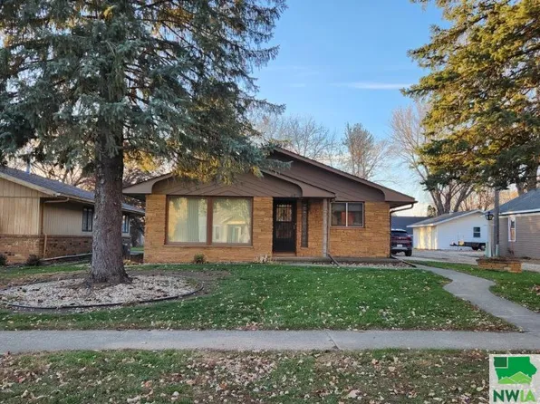 618 6th Ave, Sheldon, IA 51201