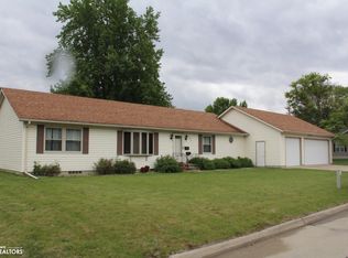 795 Blackstone Dr, Garner, IA 50438