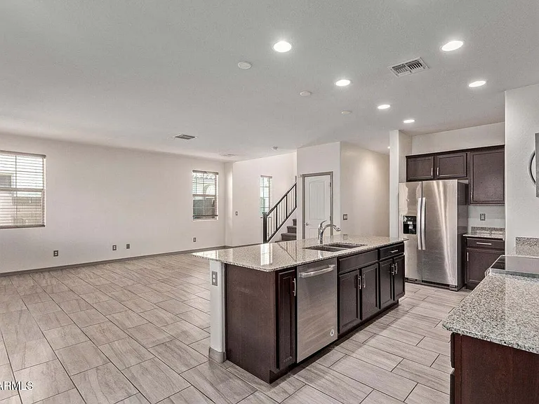 905 S Canal Dr #30 — Photo 3