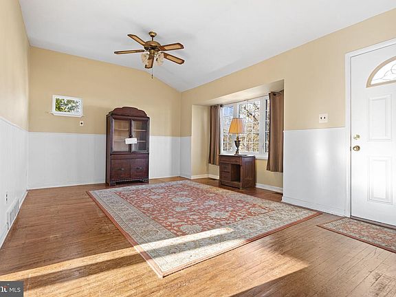 4th image of 679 Santa Fe Dr