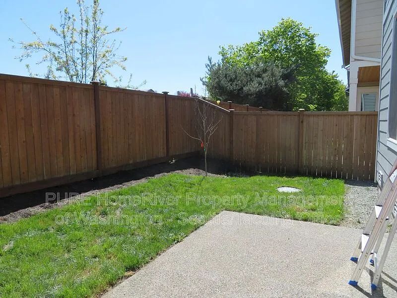 4 bed, 2.5 bath, 1750 sqft, $3,000 — Photo 4