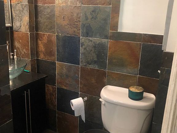 4th image of 821 6th St SE APT 2