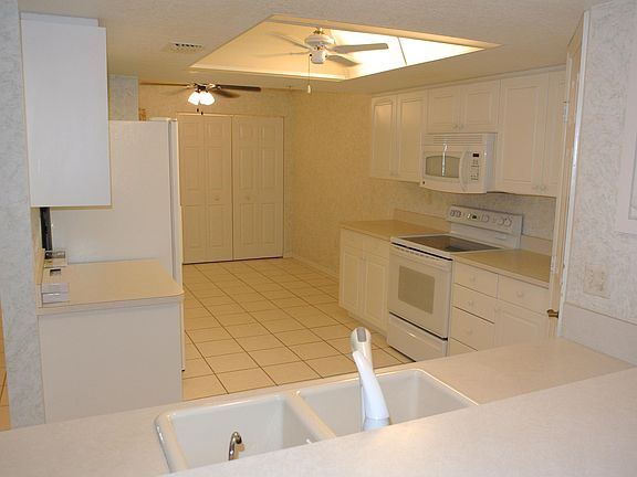 2nd image of 605 Shorewood Dr Unit E408