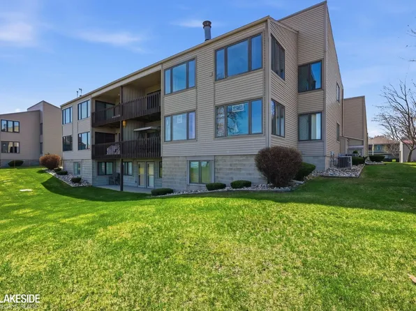7226 2nd St, Fort Gratiot, MI 48059