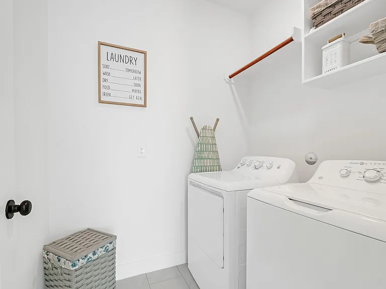 2712 Nagle St — Photo 38