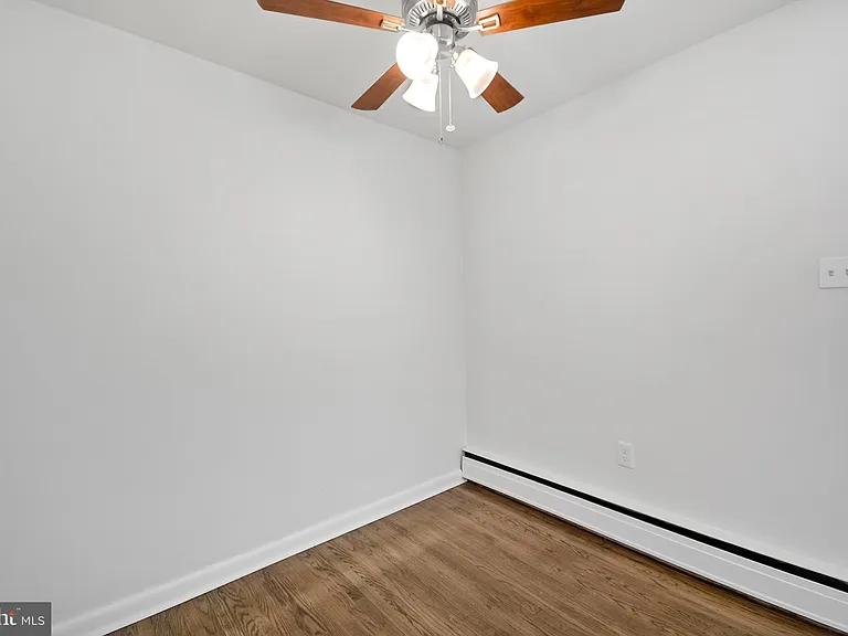 2409 Manor Rd #1 — Photo 4