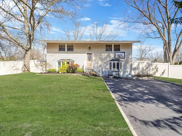 3 Lodge Lane, East Setauket, NY 11733