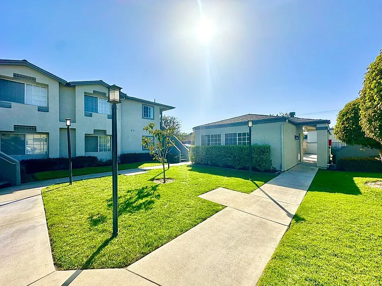 Nelson Apartments (Silver Tree Terrace) — Photo 4