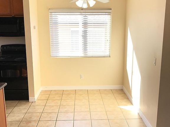 4th image of 524 E Lexington Ave E #12