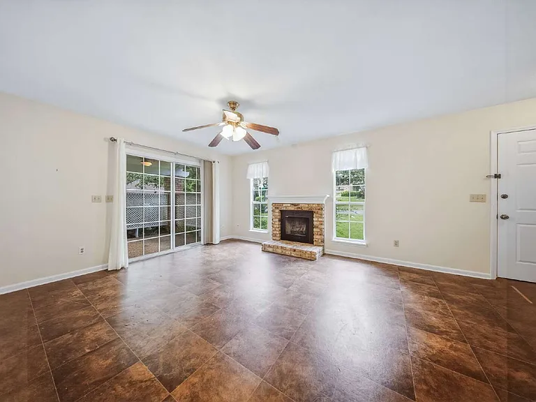 1402 Sturbridge Pl — Photo 11