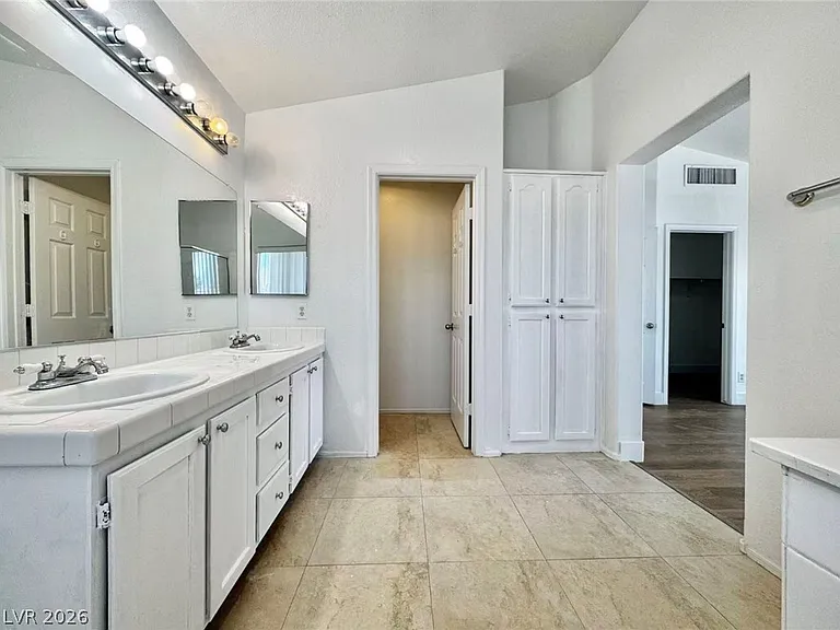 3829 Climbing Rose St — Photo 40