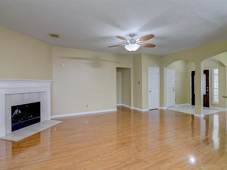 3323 Pioneer Bend Ln — Photo 16
