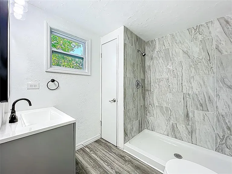 317 Jessica St S — Photo 11