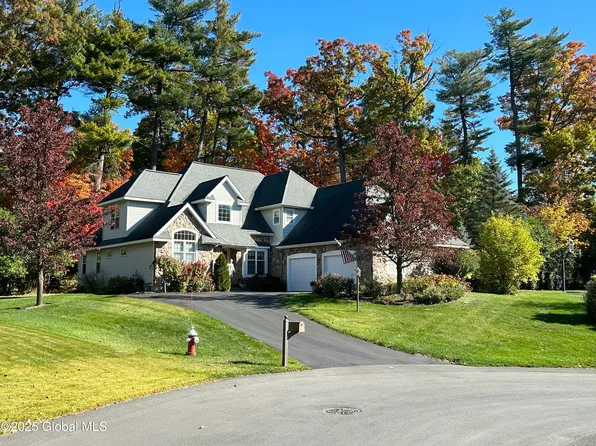 132 Comanche Trail, Niskayuna, NY 12309