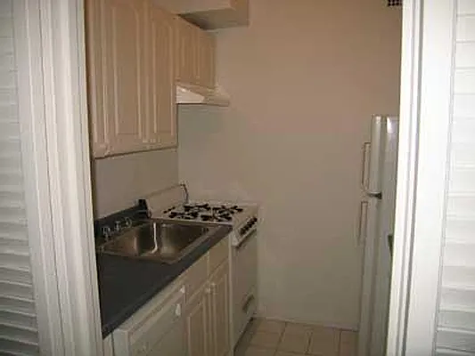 Rented by Buchbinder & Warren | media 24