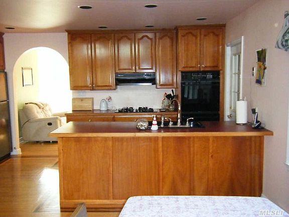 5th image of 11 Adams Ct